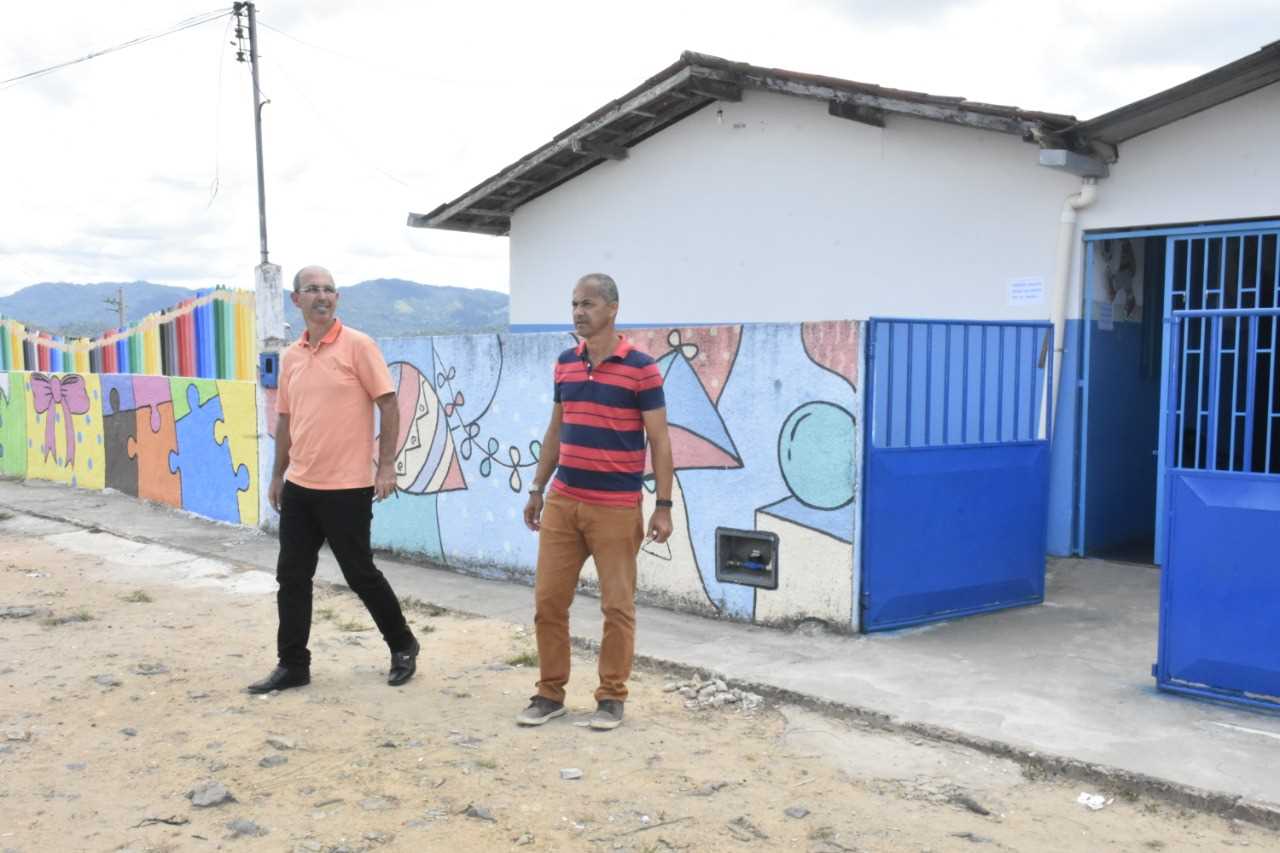 Camacã: Muros pintados das escolas deixam faixadas mais bonitas